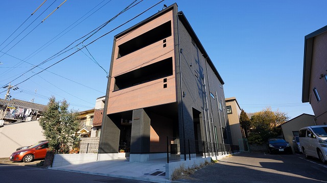 Casa Campana（名古屋市西区 賃貸）木造3階建　重層式3LDK アパート 画像