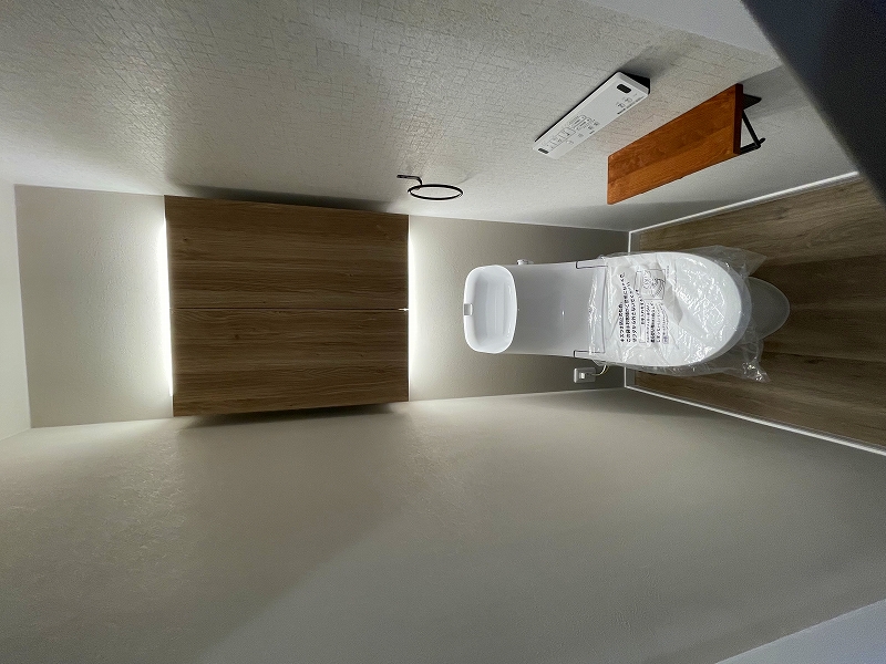 １階トイレ 収納棚＆間接照明