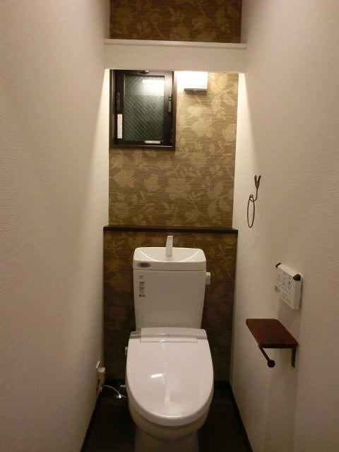 WC　ウォシュレット付※便座背面の壁に間接照明も設置