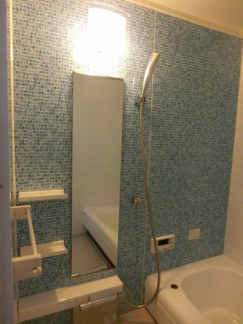 バスルーム　メタルワイドヘッド+エアインシャワー+サウンドシャワー（浴室音響システム）機能付です。※勿論、追炊き機能付