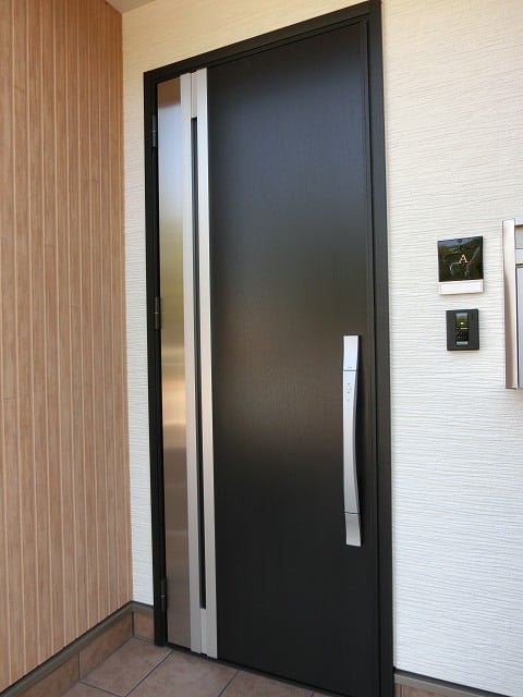 カード式キーの玄関ドア