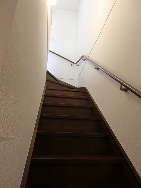階段　２階へ