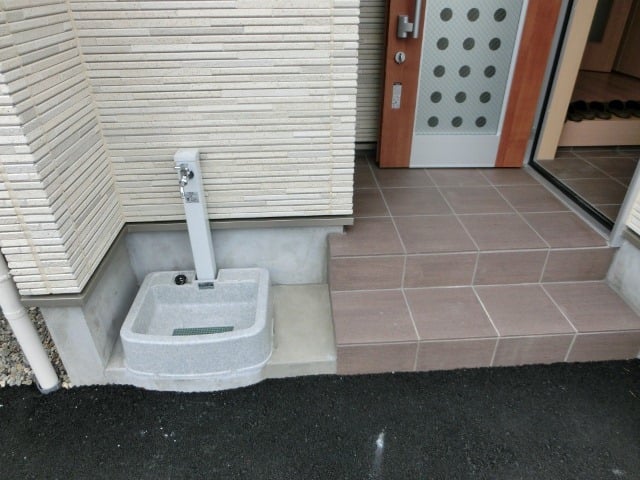 洗車が出来る様に、各棟専用外部水栓を設置
